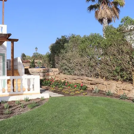 Stunning With Private Pool & View, Near Beach