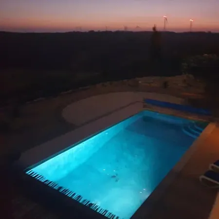 Stunning With Private Pool & View, Near Beach
