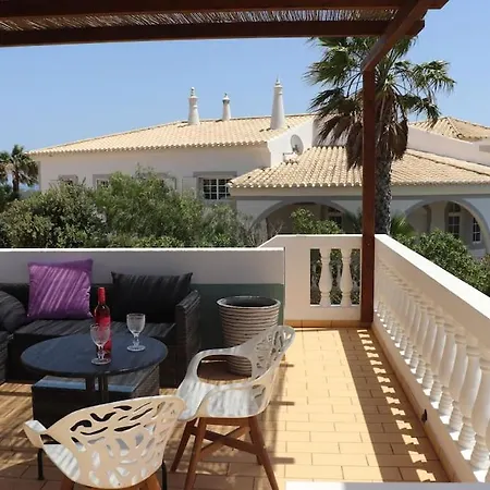 Stunning With Private Pool & View, Near Beach
