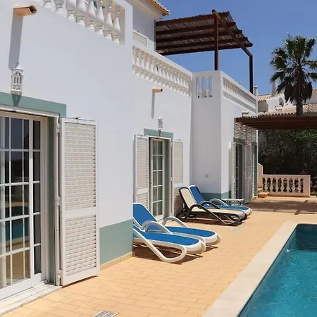 Stunning With Private Pool & View, Near Beach *